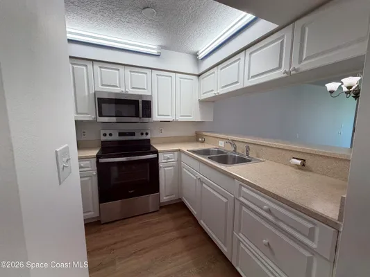 Property Slideshow image 3 of 13 | 1420 huntington ln 2202, Rockledge, FL, 32955
