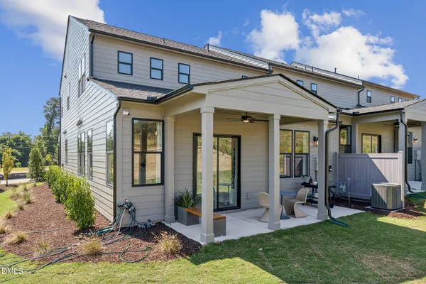 Property Slideshow image 2 of 38 | 2122 barrier ridge way, Apex, NC, 27502