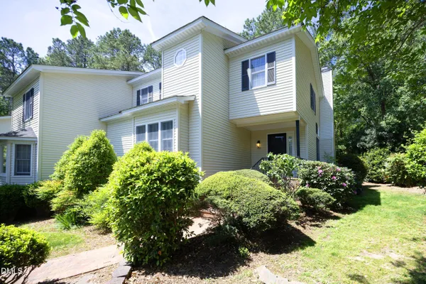 Property Slideshow image 2 of 51 | 436 wintercrest e, Pittsboro, NC, 27312