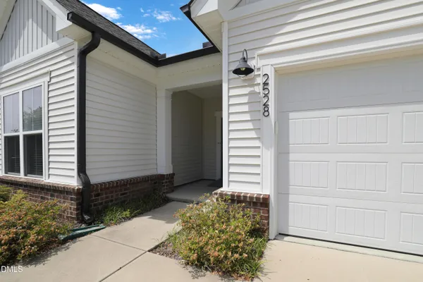 Property Slideshow image 2 of 29 | 2528 nassau trce, Fuquay Varina, NC, 27526