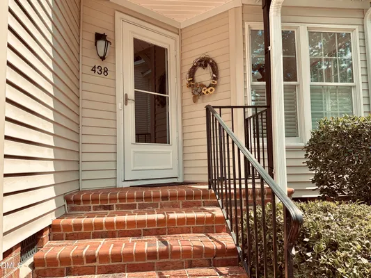 Property Slideshow image 2 of 39 | 438 crossvine close, Pittsboro, NC, 27312