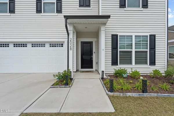 Property Slideshow image 2 of 45 | 2028 fox chapel pl, Fuquay Varina, NC, 27526