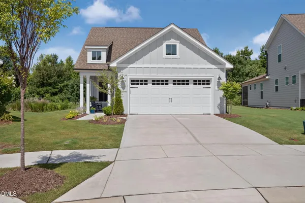 Property Slideshow image 2 of 56 | 104 shadowbrook trl, Clayton, NC, 27520