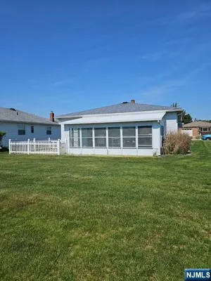 Property Slideshow image 2 of 35 | 27 maracaibo pl, Toms River, NJ, 08757