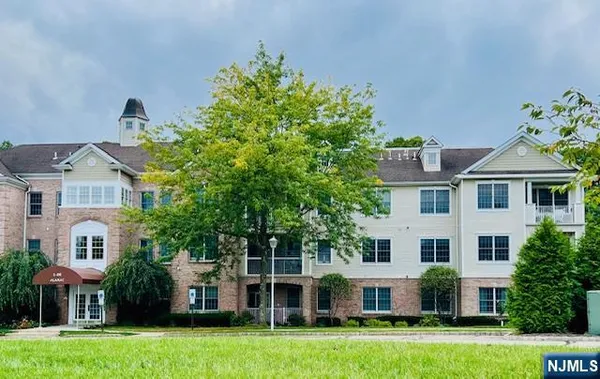 Property Slideshow image 2 of 34 | 7 ridgeview ln, Mount Arlington, NJ, 07856