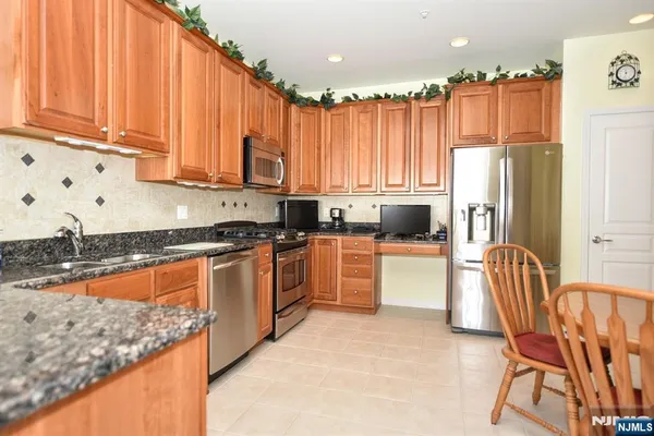 Property Slideshow image 2 of 29 | 4321 warrens way # 4321, Wanaque, NJ, 07465