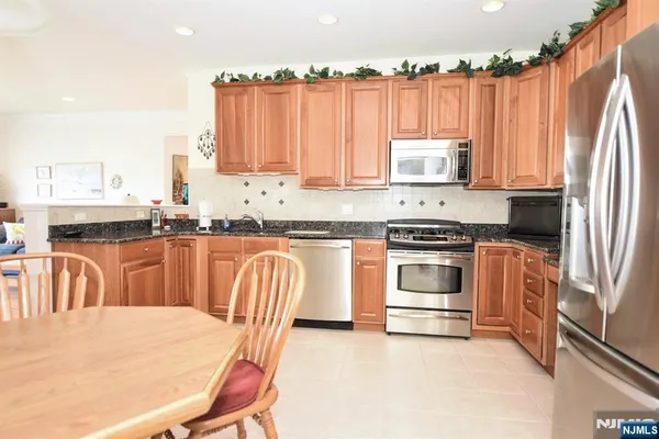 Property Slideshow image 3 of 29 | 4321 warrens way # 4321, Wanaque, NJ, 07465