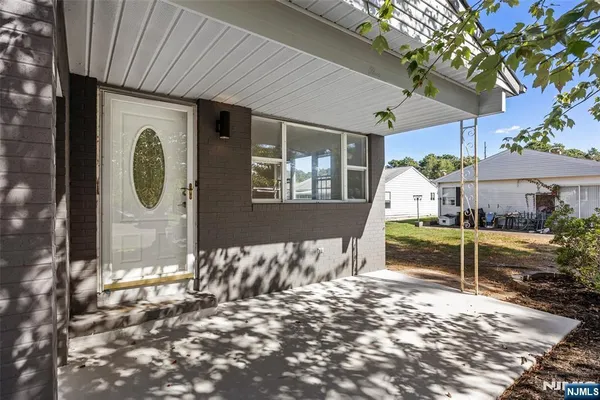 Property Slideshow image 3 of 26 | 5 saint andrews ct, Toms River, NJ, 08757