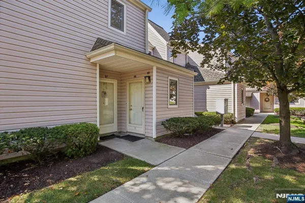 Property Slideshow image 3 of 27 | 136 changebridge rd b8, Montville, NJ, 07045