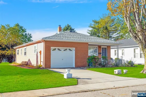 Property Slideshow image 2 of 15 | 19 georgetown dr, Toms River, NJ, 08757