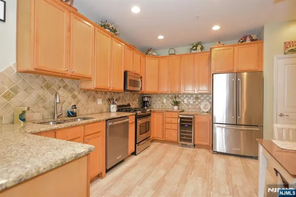 Property Slideshow image 2 of 23 | 4202 warrens way # 202, Wanaque, NJ, 07465