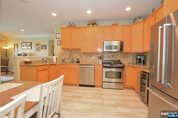 Property Slideshow image 3 of 23 | 4202 warrens way # 202, Wanaque, NJ, 07465