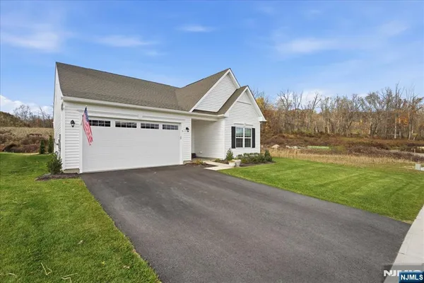 Property Slideshow image 3 of 48 | 5 thomas knoll blvd, Port Murray, NJ, 07865