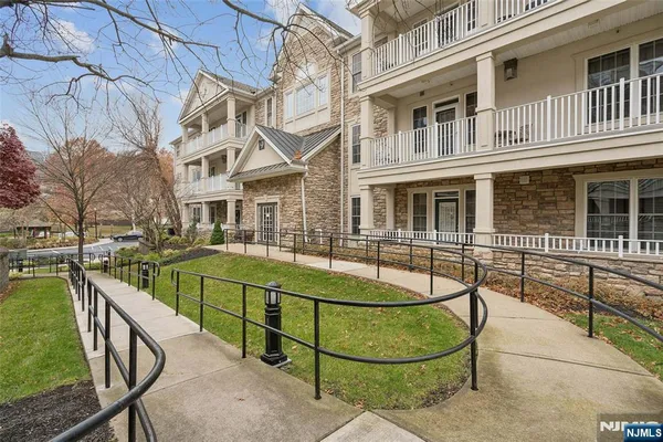 Property Slideshow image 2 of 30 | 911 holly ln, Cedar Grove, NJ, 07009