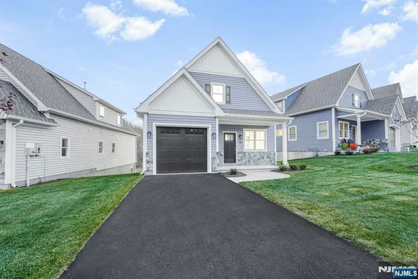 Property Slideshow image 2 of 28 | 18 birdie ln, Boonton Twp, NJ, 07005