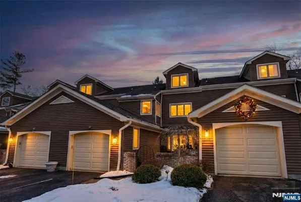 Property Slideshow image 2 of 49 | 272 belmont pl # 272, Mahwah, NJ, 07430