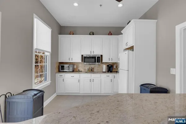 Property Slideshow image 3 of 21 | 7 ridgeview ln, Mount Arlington, NJ, 07856