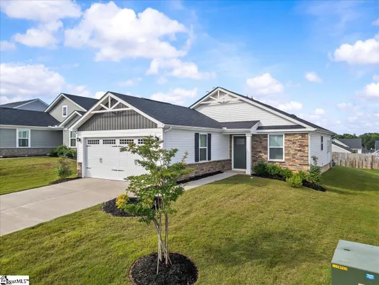 Property Slideshow image 3 of 33 | 917 blue willow ct, Spartanburg, SC, 29302