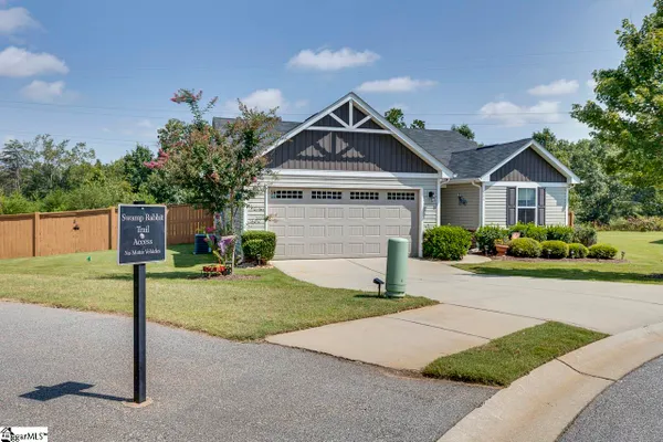 Property Slideshow image 2 of 34 | 646 lynndale ct, Greenville, SC, 29617