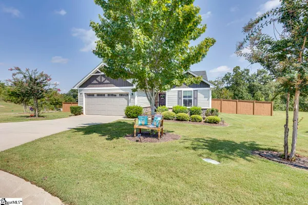 Property Slideshow image 3 of 34 | 646 lynndale ct, Greenville, SC, 29617