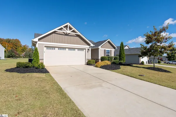 Property Slideshow image 2 of 37 | 105 fairmeadow way, Greenville, SC, 29617