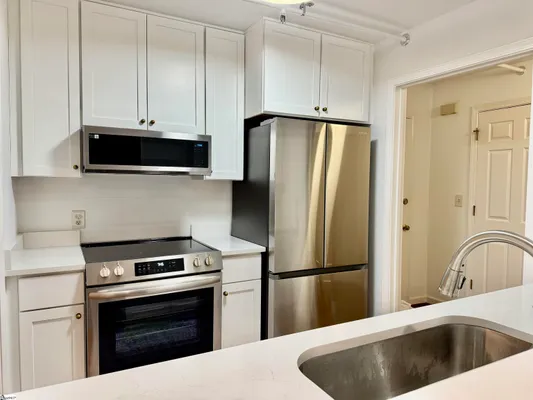 Property Slideshow image 3 of 18 | 110 swansgate pl, Greenville, SC, 29605