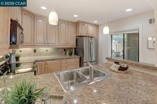 Property Slideshow image 2 of 58 | 2409 golden rain rd apt 6, Walnut Creek, CA, 94595