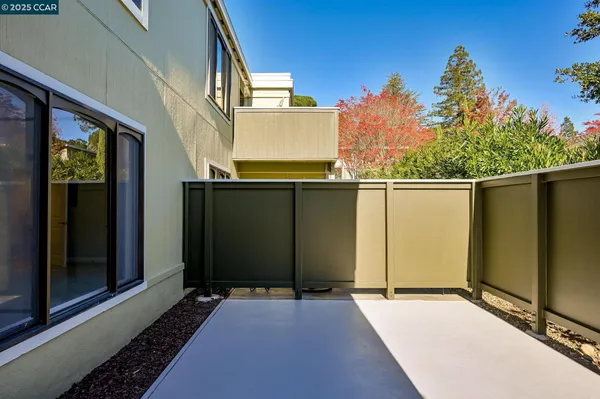 Property Slideshow image 3 of 24 | 2057 golden rain rd 4, Walnut Creek, CA, 94595