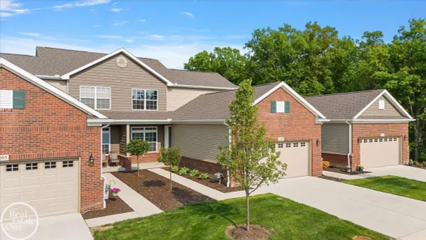 Property Slideshow image 3 of 59 | 3095 bridgewater rd, Auburn Hills, MI, 48326