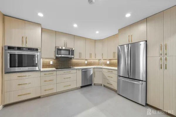 Property Slideshow image 3 of 15 | 15 betsy ross dr b, Monroe, NJ, 08831