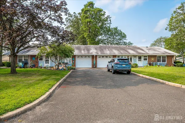 Property Slideshow image 3 of 37 | 1052 shetland dr b, Lakewood, NJ, 08701