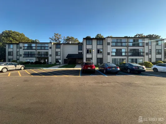 Property Slideshow image 2 of 22 | 277 crosse dr apt 2g, Monroe, NJ, 08831