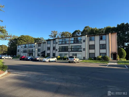 Property Slideshow image 3 of 22 | 277 crosse dr apt 2g, Monroe, NJ, 08831