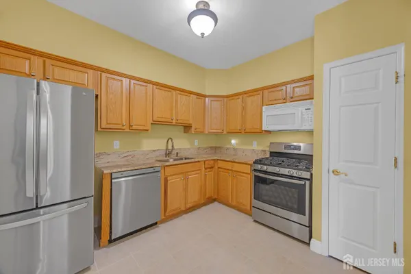 Property Slideshow image 3 of 31 | 540 cranbury rd 410, East Brunswick, NJ, 08816