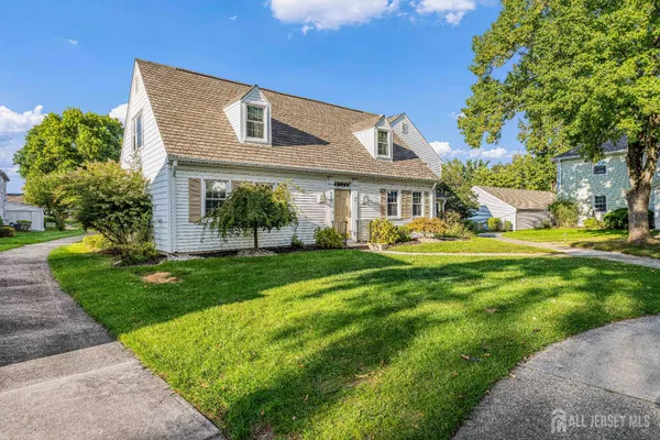 Property Slideshow image 3 of 21 | 98 glenwood ln n, Monroe, NJ, 08831