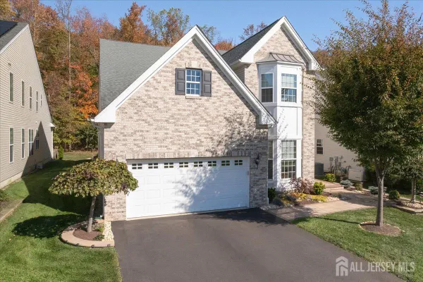 Property Slideshow image 2 of 13 | 20 bellingham dr, Kendall Park, NJ, 08824