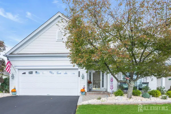 Property Slideshow image 2 of 35 | 242 longwood ln, Somerset, NJ, 08873