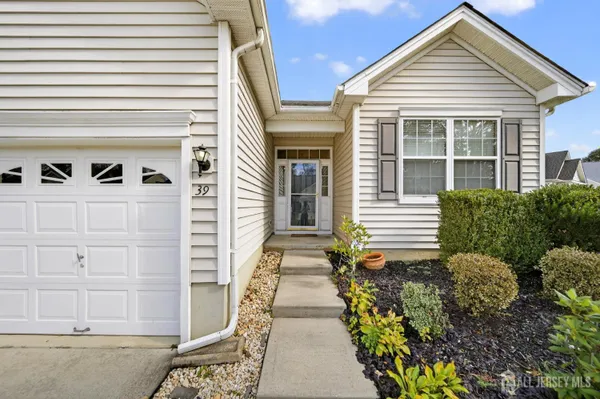 Property Slideshow image 3 of 26 | 39 fernbrooke dr, Westampton, NJ, 08060