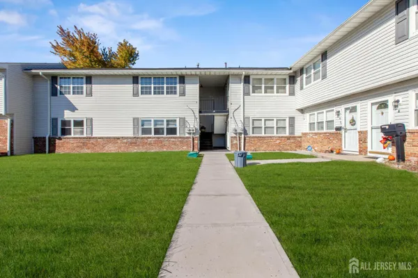 Property Slideshow image 2 of 25 | 10 california ct a, Matawan, NJ, 07747