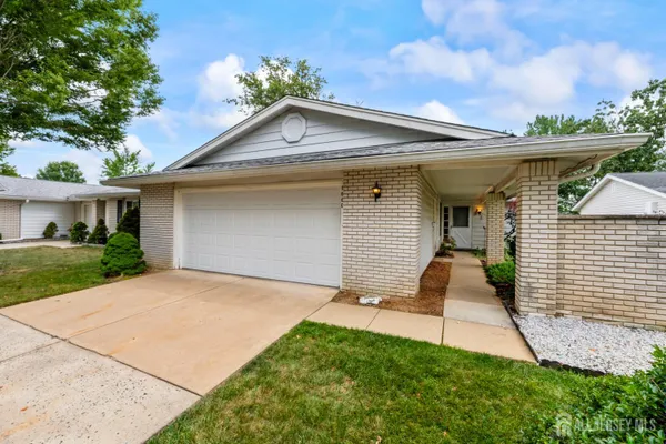 Property Slideshow image 3 of 22 | 166 laurel plz 166c, Monroe, NJ, 08831