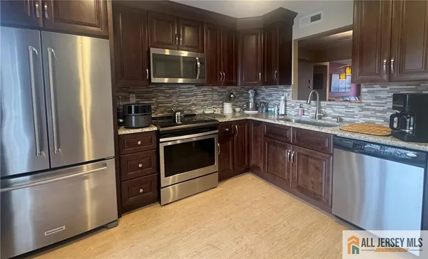 Property Slideshow image 3 of 11 | 631 madison dr b, Monroe, NJ, 08831