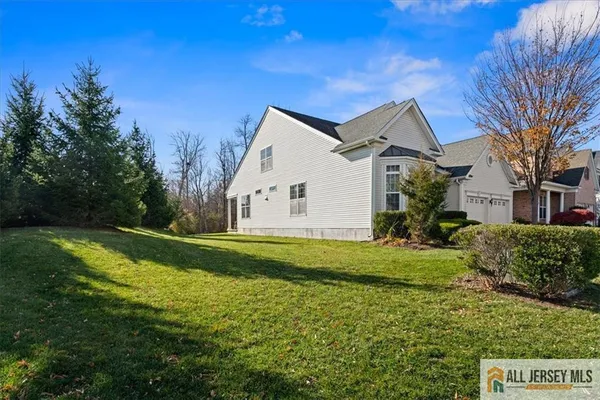 Property Slideshow image 3 of 65 | 9 bellingham dr, Kendall Park, NJ, 08824