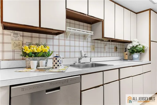 Property Slideshow image 3 of 30 | 40 haddon rd 40b, Monroe, NJ, 08831