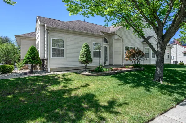 Property Slideshow image 2 of 38 | 70 vineyard ct, Monroe, NJ, 08831