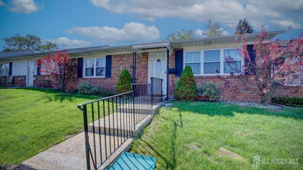 Property Slideshow image 2 of 24 | 5 missouri ct, Old Bridge, NJ, 07747