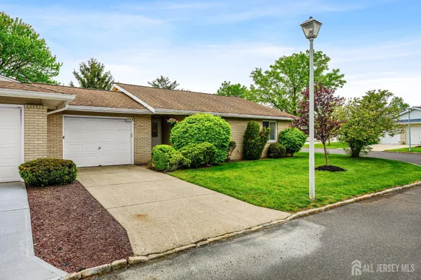 Property Slideshow image 3 of 44 | 419-b andover dr, Monroe, NJ, 08831