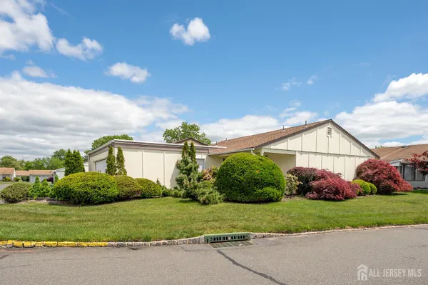 Property Slideshow image 2 of 19 | 30-c larch plz, Monroe, NJ, 08831