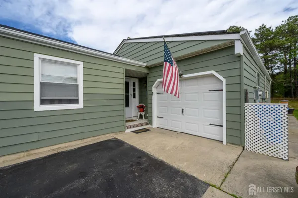 Property Slideshow image 2 of 29 | 87 chesterfield ln, Toms River, NJ, 08757
