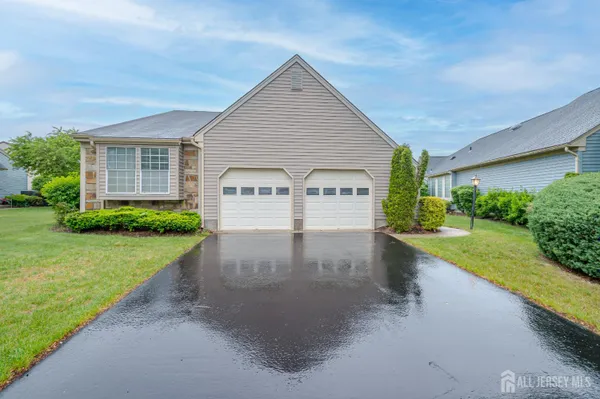Property Slideshow image 2 of 26 | 6 franklin pierce dr, Monroe, NJ, 08831