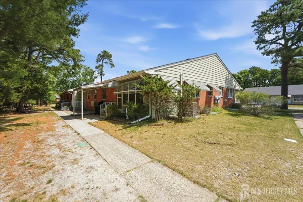 Property Slideshow image 3 of 25 | 10 bennington ln h, Manchester, NJ, 08759